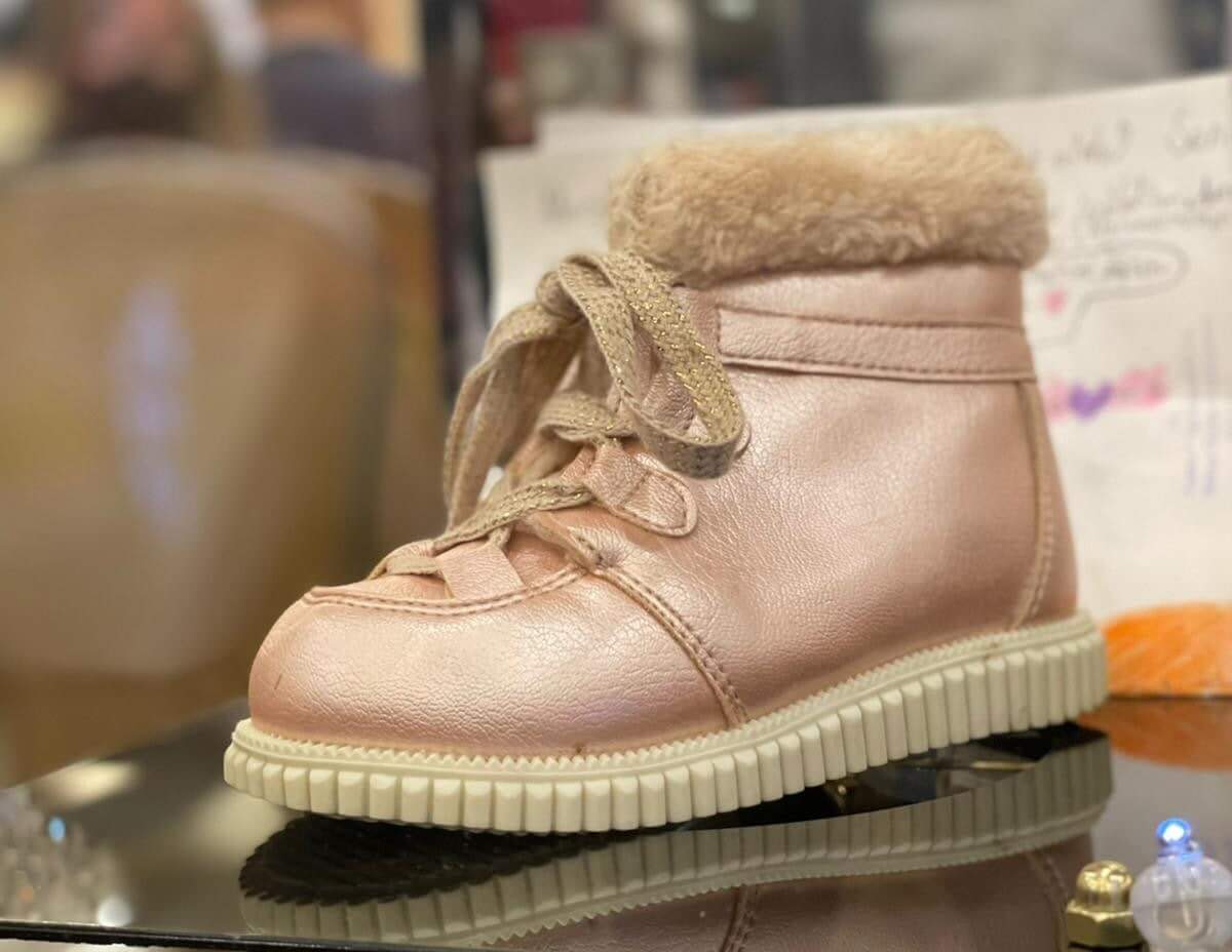 Betül’s Shoe and Naime’s Letter